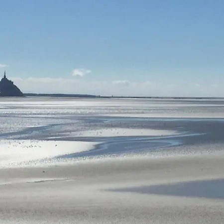 A Proximite De La Baie Du Mont Michel Avranches